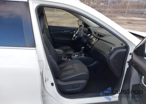 2020 Nissan Rogue Sl Intelligent Awd z USA, uszkodzony, nr VIN 5N1AT2MV5LC747332